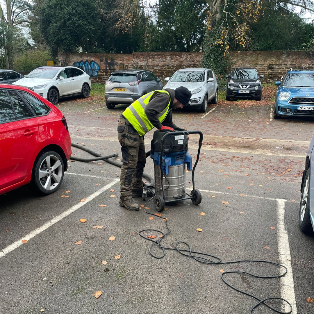Gutter clearance appliance
