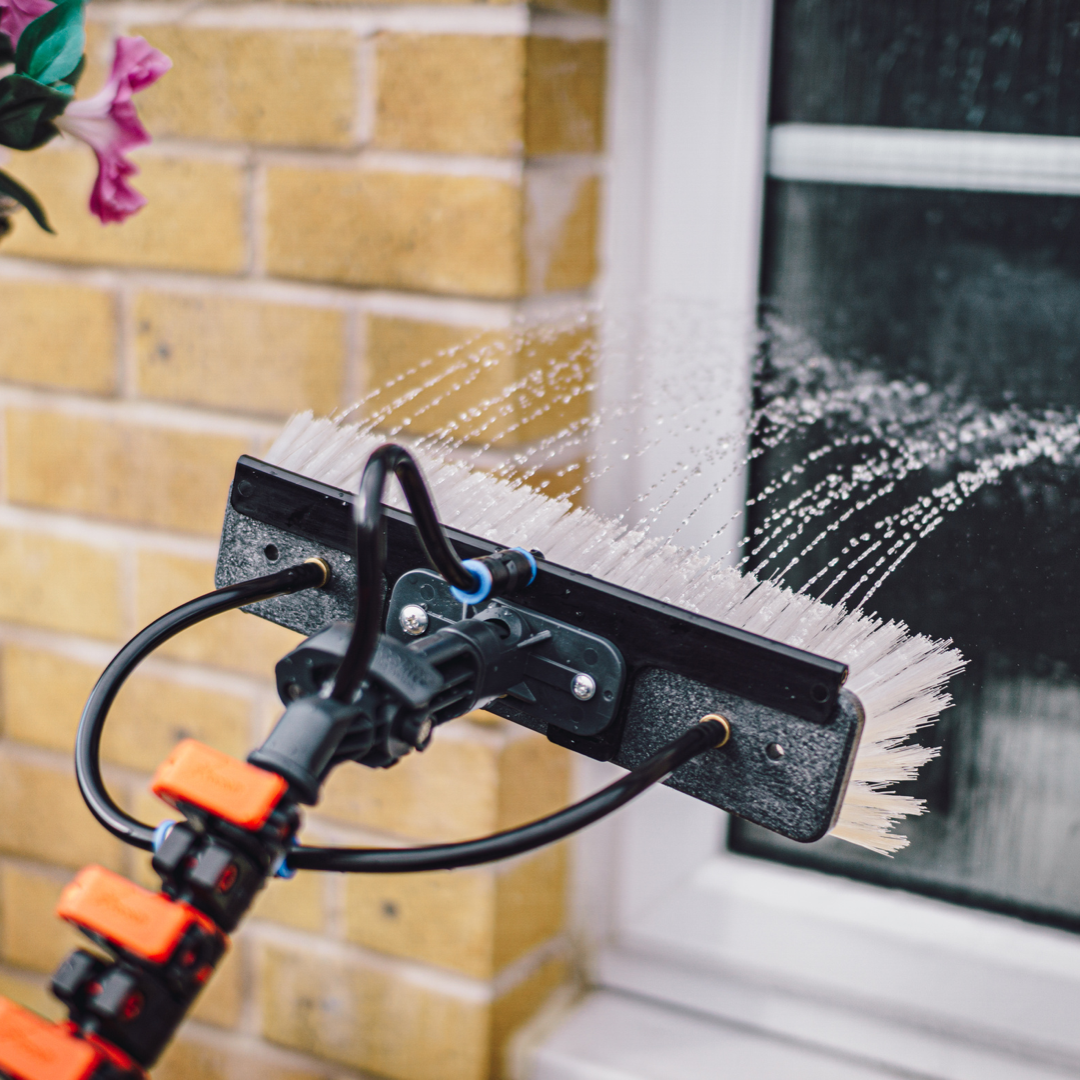 Window cleaning brush